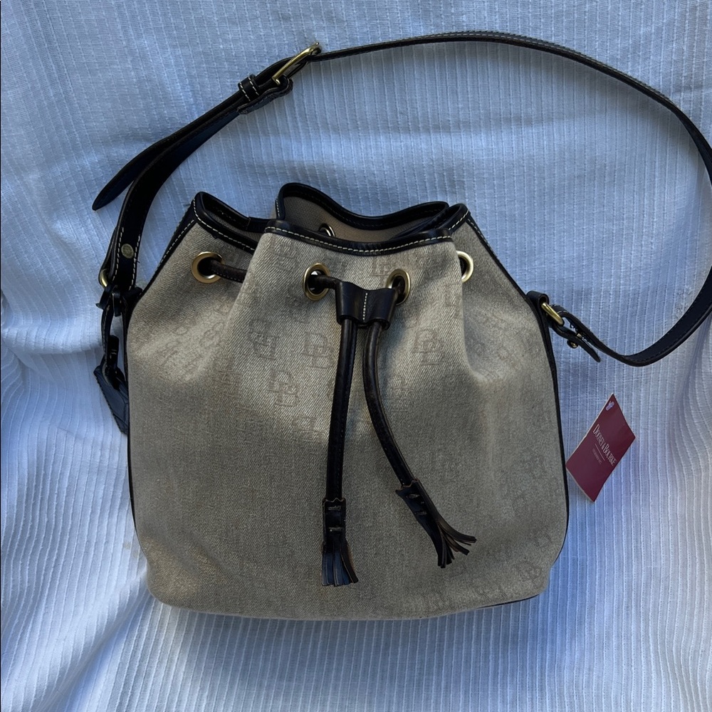 NWT DOONEY & BOURKE MEDIUM CANVAS MONOGRAM DRAWSTRING SHOULDER BAG